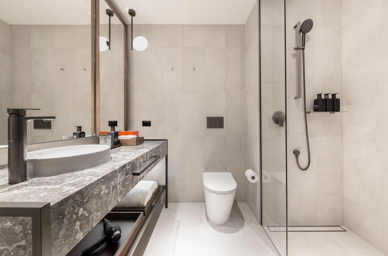 Next Hotel Melbourne, Curio Collection By Hilton Екстер'єр фото Bathroom