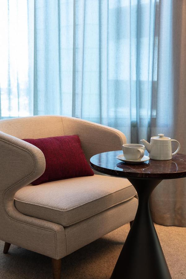 Next Hotel Melbourne, Curio Collection By Hilton Екстер'єр фото A tea set